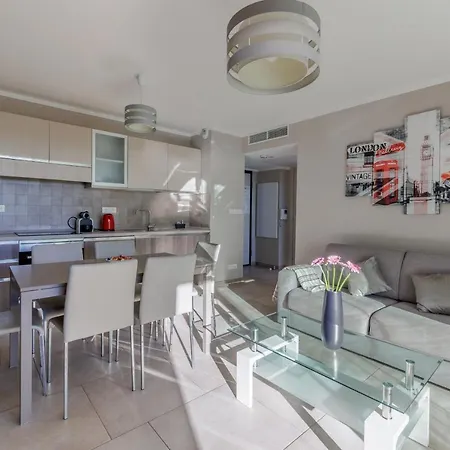 Le Midi 8 By Estates Apartament