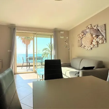 Le Midi 8 By Estates Cannes