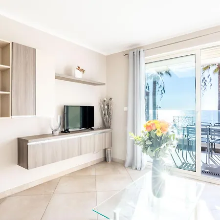 Le Midi 8 By Estates