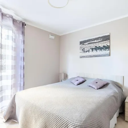 Le Midi 8 By Estates