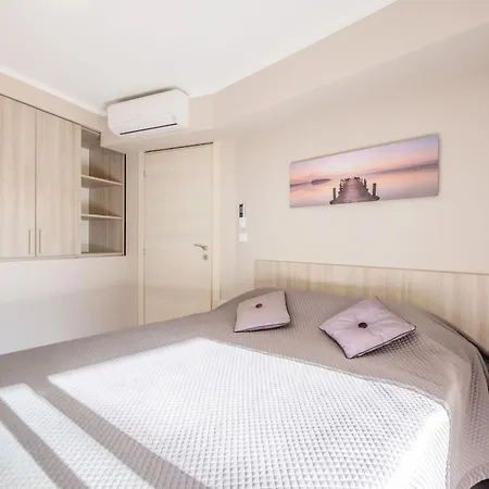 Le Midi 8 By Estates Cannes