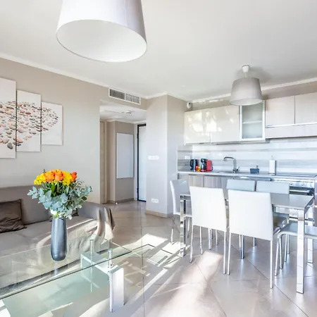 Le Midi 8 By Estates Appartement *