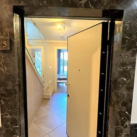 Le Midi 8 By Estates