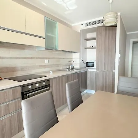 Le Midi 8 By Estates