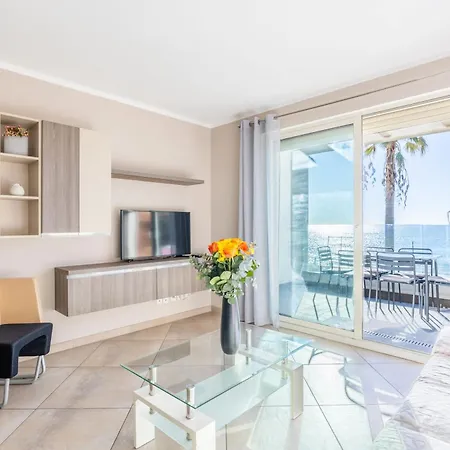 Le Midi 8 By Estates * Cannes