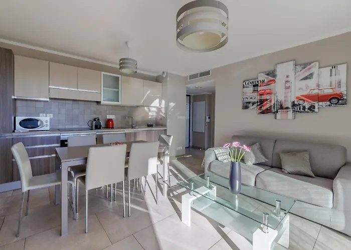 Le Midi 8 By Estates Apartment
