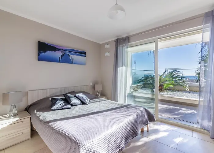 Le Midi 8 By Estates Apartment