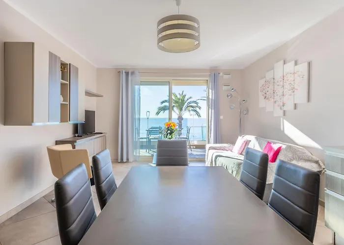 Le Midi 8 By Estates Apartment
