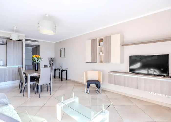 Apartment Le Midi 8 By Estates Cannes