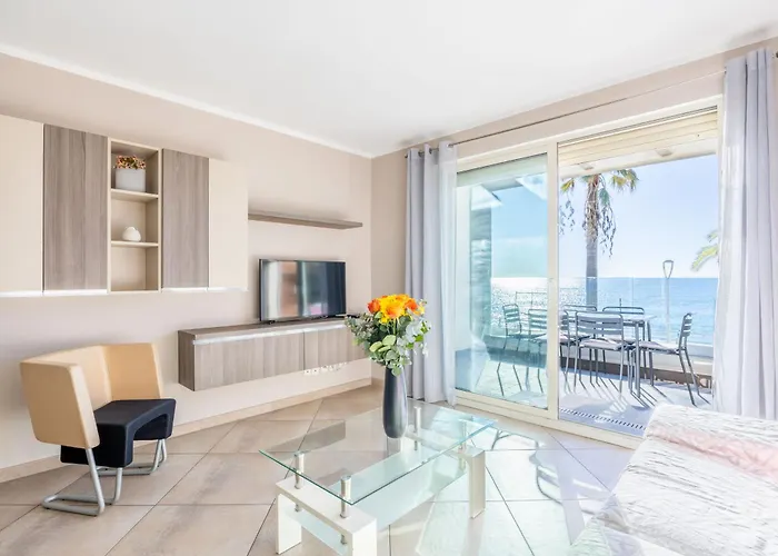 Le Midi 8 By Estates * Cannes