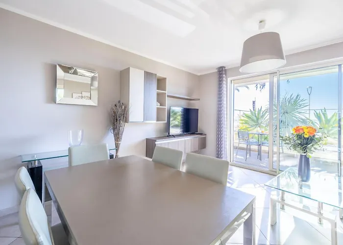 Apartment Le Midi 8 By Estates Cannes