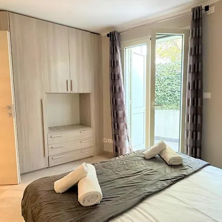 Le Midi 8 By Estates Apartman