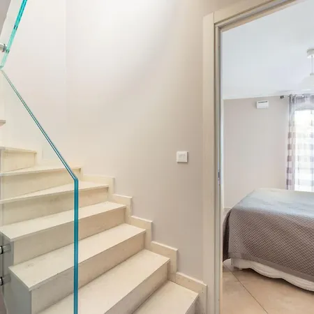 Le Midi 8 By Estates Apartman